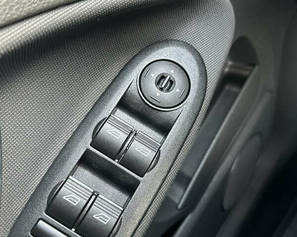 Сірий Форд Сі-Макс, об'ємом двигуна 1.6 л та пробігом 170 тис. км за 6500 $, фото 17 на Automoto.ua