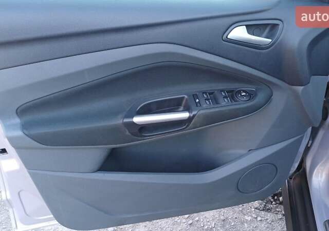 Серый Форд Си-Макс, объемом двигателя 1.6 л и пробегом 267 тыс. км за 7999 $, фото 17 на Automoto.ua