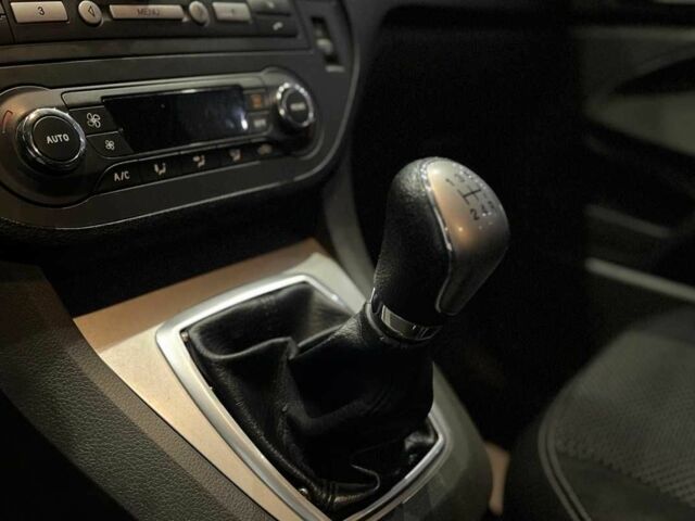 Серый Форд Си-Макс, объемом двигателя 1.4 л и пробегом 320 тыс. км за 6500 $, фото 13 на Automoto.ua