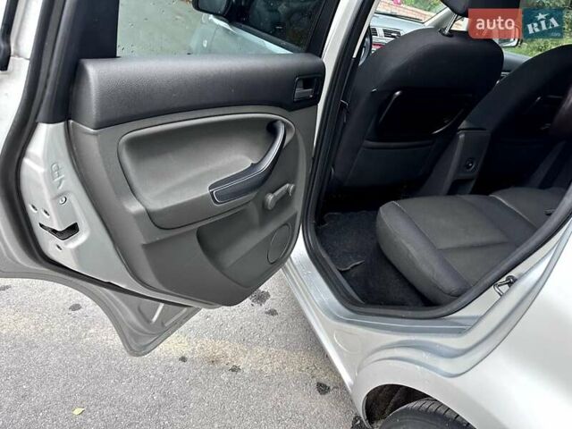 Сірий Форд Сі-Макс, об'ємом двигуна 1.6 л та пробігом 223 тис. км за 5700 $, фото 21 на Automoto.ua