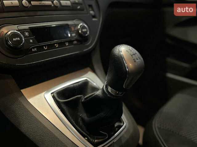 Сірий Форд Сі-Макс, об'ємом двигуна 1.56 л та пробігом 320 тис. км за 6500 $, фото 13 на Automoto.ua