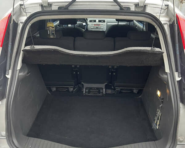 Серый Форд Си-Макс, объемом двигателя 1.56 л и пробегом 130 тыс. км за 5450 $, фото 3 на Automoto.ua