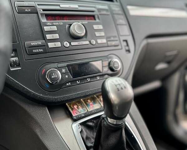 Серый Форд Си-Макс, объемом двигателя 1.6 л и пробегом 279 тыс. км за 5500 $, фото 6 на Automoto.ua