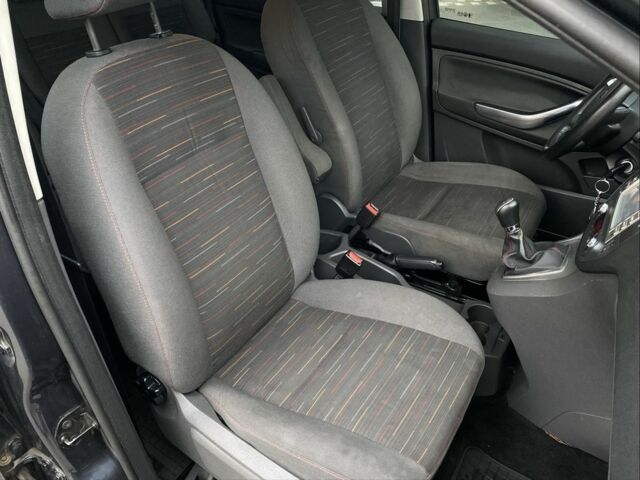 Сірий Форд Сі-Макс, об'ємом двигуна 1.6 л та пробігом 207 тис. км за 5700 $, фото 19 на Automoto.ua