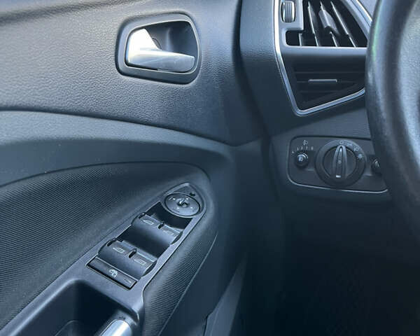 Серый Форд Си-Макс, объемом двигателя 1.56 л и пробегом 220 тыс. км за 7800 $, фото 11 на Automoto.ua