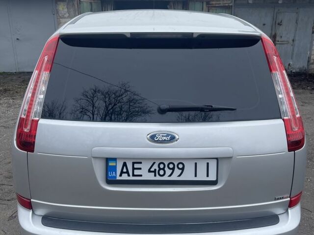 Серый Форд Си-Макс, объемом двигателя 1.6 л и пробегом 200 тыс. км за 5600 $, фото 1 на Automoto.ua