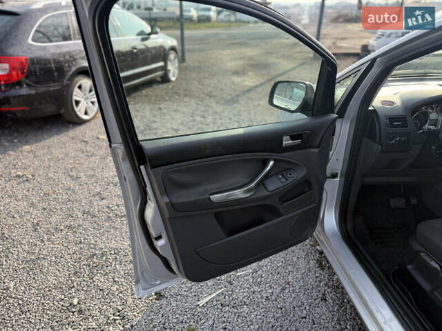 Серый Форд Си-Макс, объемом двигателя 2 л и пробегом 200 тыс. км за 6750 $, фото 23 на Automoto.ua