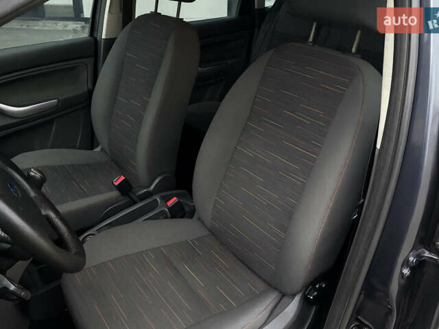 Серый Форд Си-Макс, объемом двигателя 1.6 л и пробегом 207 тыс. км за 5990 $, фото 15 на Automoto.ua