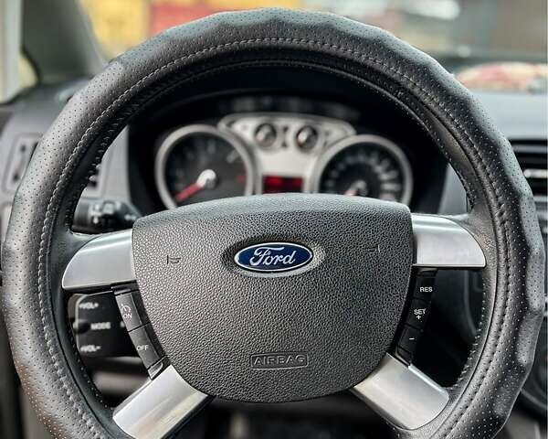 Серый Форд Си-Макс, объемом двигателя 1.6 л и пробегом 279 тыс. км за 5500 $, фото 4 на Automoto.ua