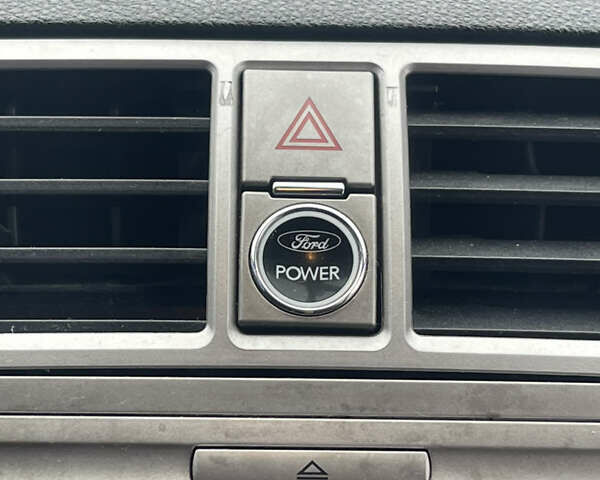 Серый Форд Си-Макс, объемом двигателя 1.56 л и пробегом 130 тыс. км за 5450 $, фото 5 на Automoto.ua