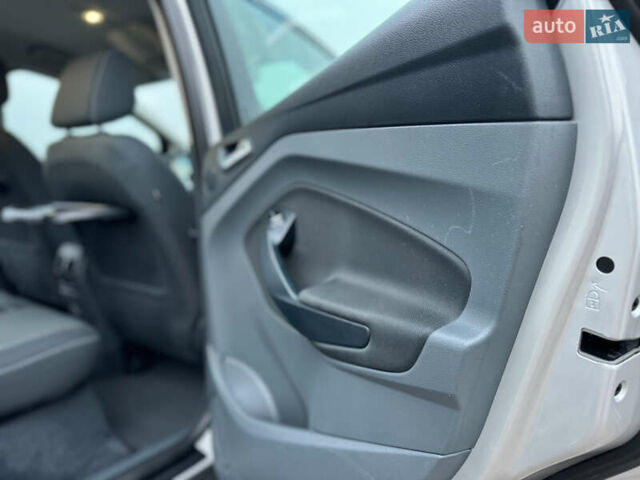 Серый Форд Си-Макс, объемом двигателя 1.6 л и пробегом 234 тыс. км за 9300 $, фото 51 на Automoto.ua