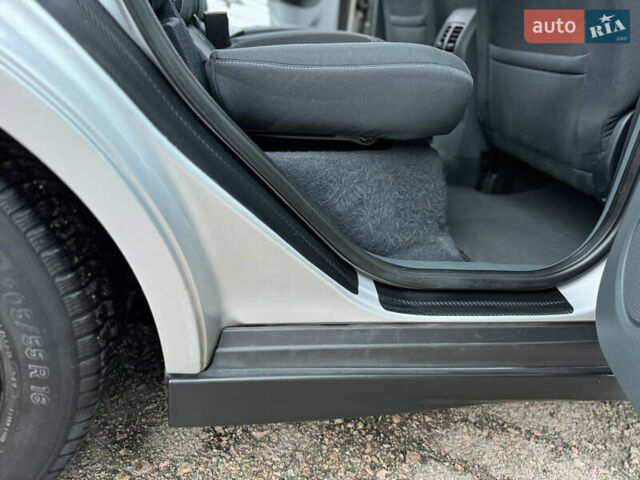 Серый Форд Си-Макс, объемом двигателя 1.6 л и пробегом 234 тыс. км за 9300 $, фото 52 на Automoto.ua