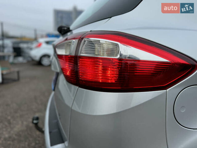 Серый Форд Си-Макс, объемом двигателя 1.6 л и пробегом 234 тыс. км за 9300 $, фото 26 на Automoto.ua