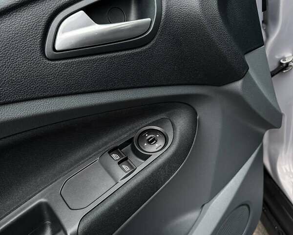 Серый Форд Си-Макс, объемом двигателя 1.6 л и пробегом 218 тыс. км за 7900 $, фото 43 на Automoto.ua