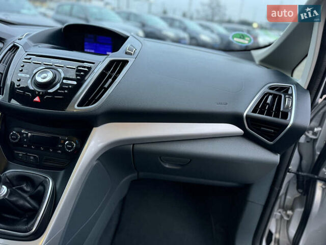 Серый Форд Си-Макс, объемом двигателя 1.6 л и пробегом 234 тыс. км за 9300 $, фото 63 на Automoto.ua