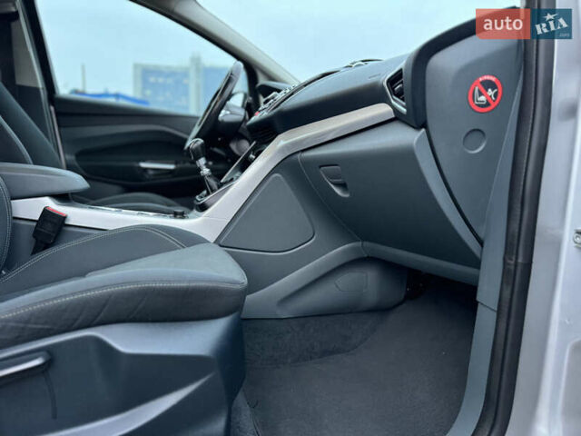 Серый Форд Си-Макс, объемом двигателя 1.6 л и пробегом 234 тыс. км за 9300 $, фото 58 на Automoto.ua