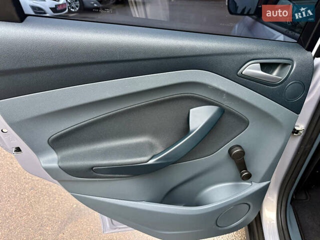 Серый Форд Си-Макс, объемом двигателя 1.6 л и пробегом 218 тыс. км за 6999 $, фото 17 на Automoto.ua