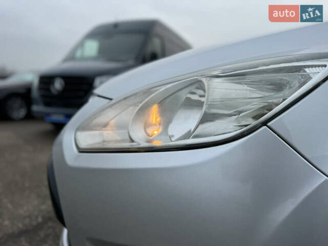 Серый Форд Си-Макс, объемом двигателя 1.6 л и пробегом 234 тыс. км за 9300 $, фото 18 на Automoto.ua