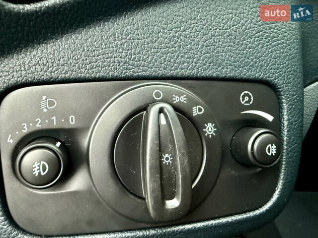 Серый Форд Си-Макс, объемом двигателя 1.6 л и пробегом 218 тыс. км за 6999 $, фото 14 на Automoto.ua