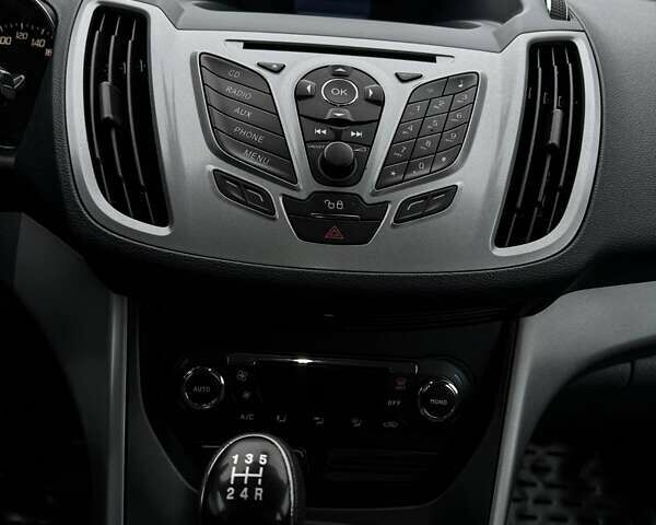 Серый Форд Си-Макс, объемом двигателя 1.6 л и пробегом 218 тыс. км за 7900 $, фото 25 на Automoto.ua