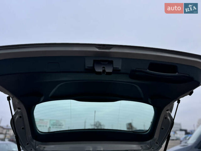 Серый Форд Си-Макс, объемом двигателя 1.6 л и пробегом 234 тыс. км за 9300 $, фото 34 на Automoto.ua