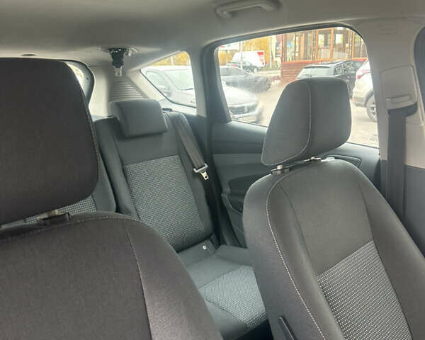 Сірий Форд Сі-Макс, об'ємом двигуна 1.56 л та пробігом 230 тис. км за 7333 $, фото 7 на Automoto.ua