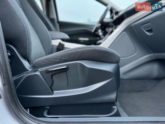 Серый Форд Си-Макс, объемом двигателя 1.6 л и пробегом 234 тыс. км за 9300 $, фото 56 на Automoto.ua