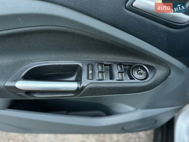 Серый Форд Си-Макс, объемом двигателя 1.6 л и пробегом 234 тыс. км за 9300 $, фото 69 на Automoto.ua