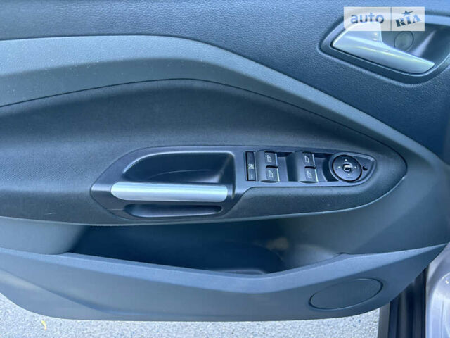 Серый Форд Си-Макс, объемом двигателя 1.6 л и пробегом 206 тыс. км за 9100 $, фото 35 на Automoto.ua