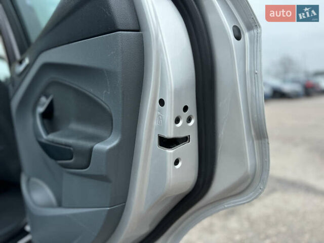 Серый Форд Си-Макс, объемом двигателя 1.6 л и пробегом 234 тыс. км за 9300 $, фото 50 на Automoto.ua