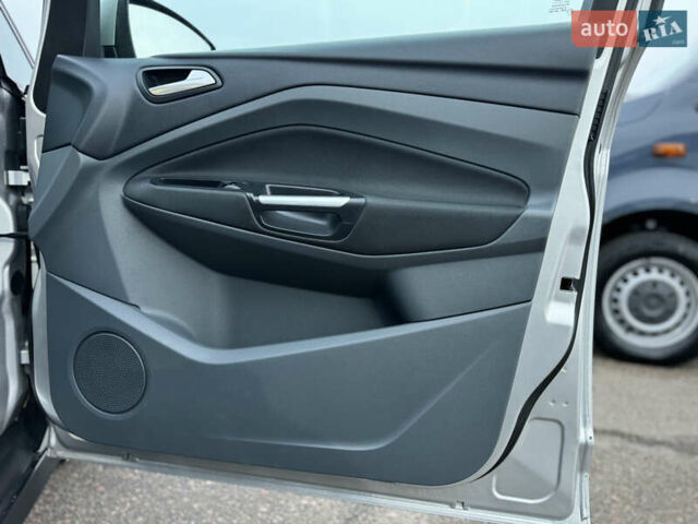 Серый Форд Си-Макс, объемом двигателя 1.6 л и пробегом 234 тыс. км за 9300 $, фото 64 на Automoto.ua