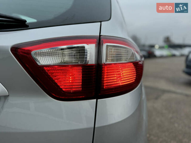 Серый Форд Си-Макс, объемом двигателя 1.6 л и пробегом 234 тыс. км за 9300 $, фото 27 на Automoto.ua