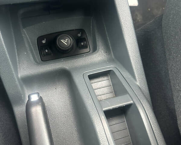 Сірий Форд Сі-Макс, об'ємом двигуна 1.56 л та пробігом 230 тис. км за 7333 $, фото 14 на Automoto.ua