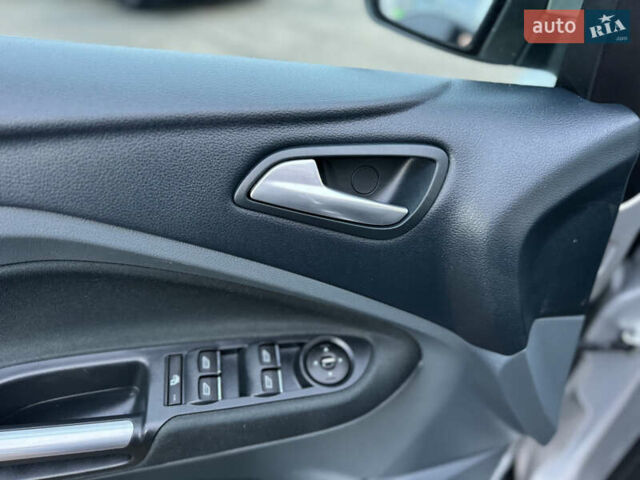 Серый Форд Си-Макс, объемом двигателя 1.6 л и пробегом 234 тыс. км за 9300 $, фото 70 на Automoto.ua