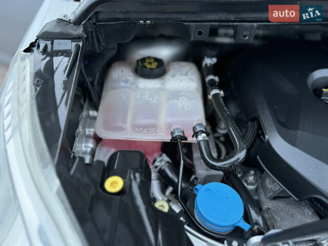 Серый Форд Си-Макс, объемом двигателя 1.6 л и пробегом 234 тыс. км за 9300 $, фото 97 на Automoto.ua