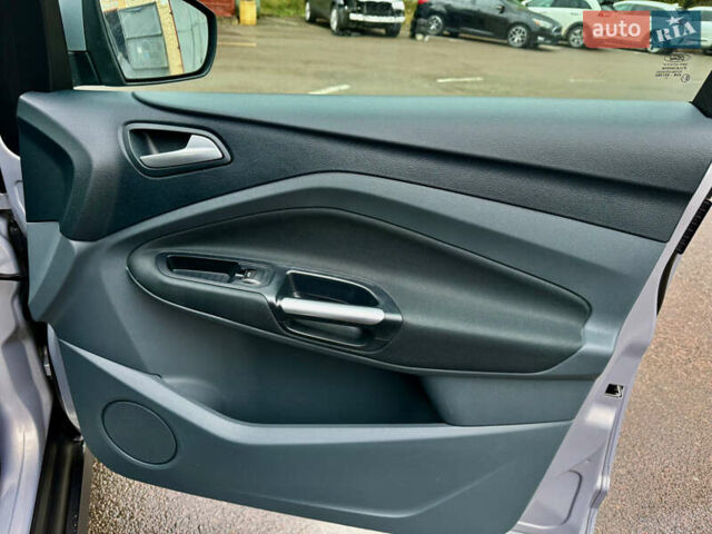 Серый Форд Си-Макс, объемом двигателя 1.6 л и пробегом 218 тыс. км за 6999 $, фото 23 на Automoto.ua