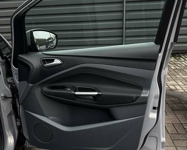 Серый Форд Си-Макс, объемом двигателя 1.6 л и пробегом 218 тыс. км за 7900 $, фото 38 на Automoto.ua