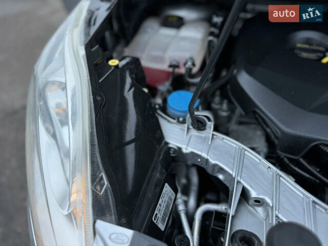 Серый Форд Си-Макс, объемом двигателя 1.6 л и пробегом 234 тыс. км за 9300 $, фото 96 на Automoto.ua