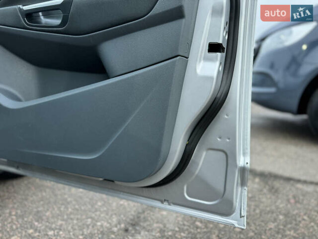 Серый Форд Си-Макс, объемом двигателя 1.6 л и пробегом 234 тыс. км за 9300 $, фото 65 на Automoto.ua