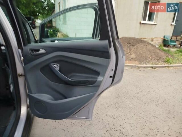 Серый Форд Си-Макс, объемом двигателя 1.56 л и пробегом 400 тыс. км за 6500 $, фото 12 на Automoto.ua