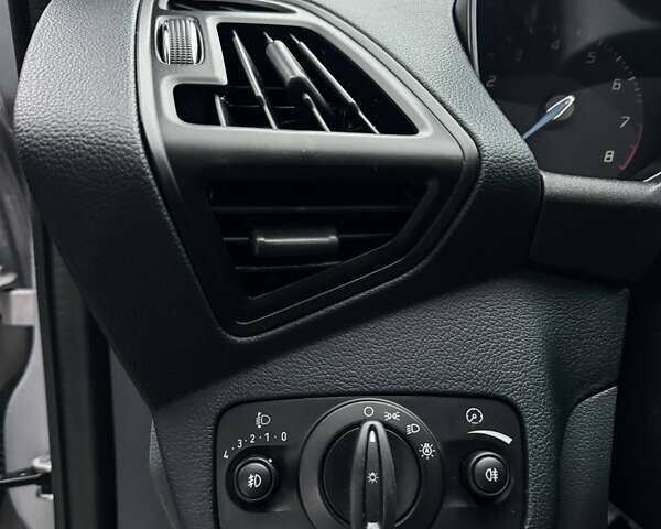 Серый Форд Си-Макс, объемом двигателя 1.6 л и пробегом 218 тыс. км за 7900 $, фото 41 на Automoto.ua