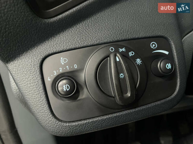 Сірий Форд Сі-Макс, об'ємом двигуна 1.6 л та пробігом 232 тис. км за 7950 $, фото 32 на Automoto.ua