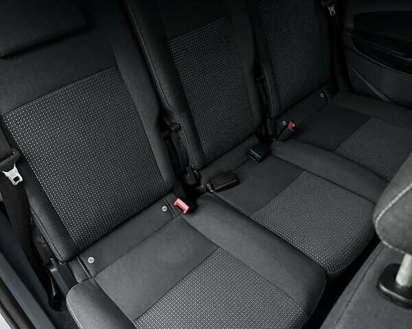 Серый Форд Си-Макс, объемом двигателя 1.6 л и пробегом 218 тыс. км за 7900 $, фото 34 на Automoto.ua