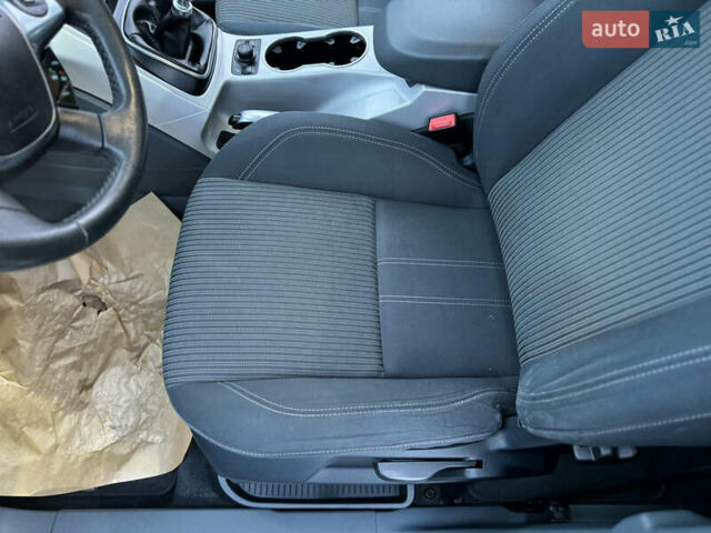 Серый Форд Си-Макс, объемом двигателя 1.6 л и пробегом 234 тыс. км за 9300 $, фото 73 на Automoto.ua