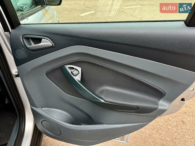 Сірий Форд Сі-Макс, об'ємом двигуна 1.6 л та пробігом 254 тис. км за 6999 $, фото 23 на Automoto.ua