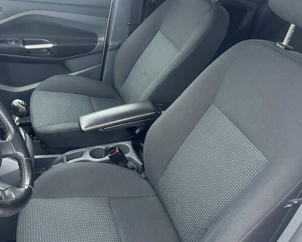 Серый Форд Си-Макс, объемом двигателя 1.6 л и пробегом 303 тыс. км за 6900 $, фото 26 на Automoto.ua