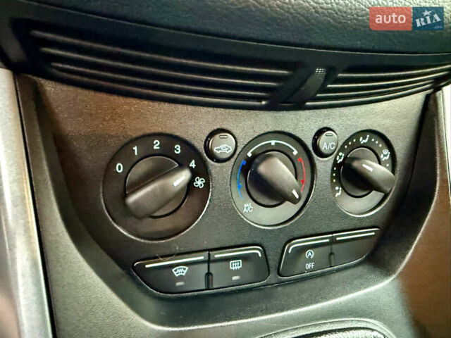 Сірий Форд Сі-Макс, об'ємом двигуна 1.6 л та пробігом 254 тис. км за 6999 $, фото 17 на Automoto.ua