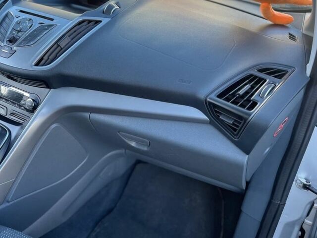 Сірий Форд Сі-Макс, об'ємом двигуна 1.6 л та пробігом 145 тис. км за 7500 $, фото 4 на Automoto.ua