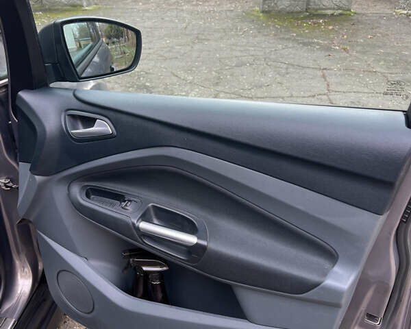 Серый Форд Си-Макс, объемом двигателя 1.6 л и пробегом 138 тыс. км за 9300 $, фото 16 на Automoto.ua