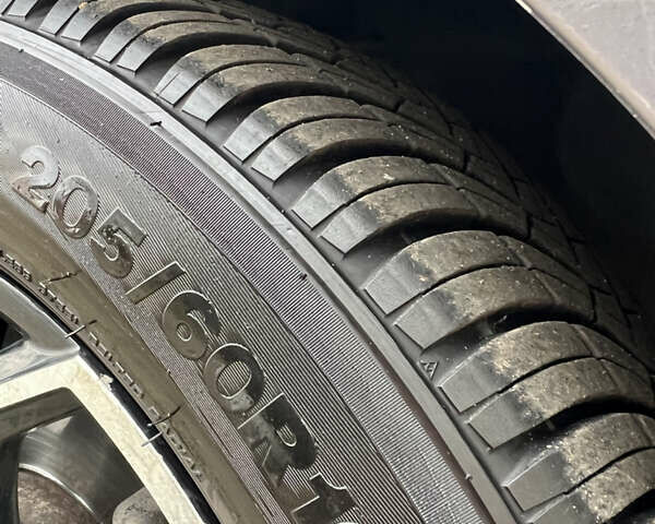 Серый Форд Си-Макс, объемом двигателя 1.6 л и пробегом 138 тыс. км за 9300 $, фото 17 на Automoto.ua